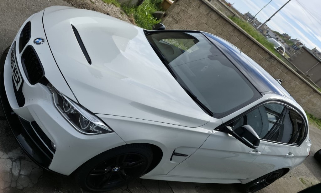 Mirror-finish white BMW bonnet and roof from above